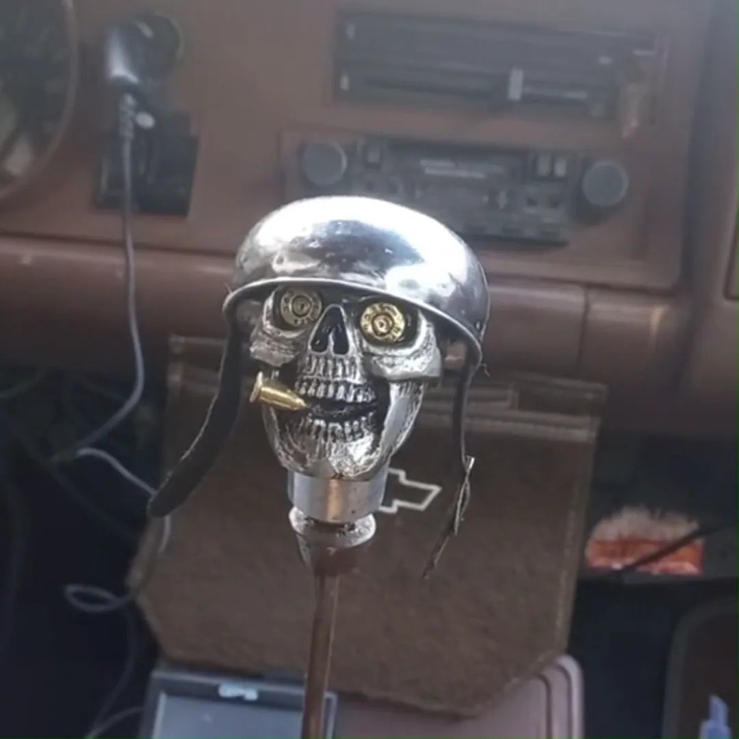 💀Skull Soldier Grip - Handcrafted Gear Knob