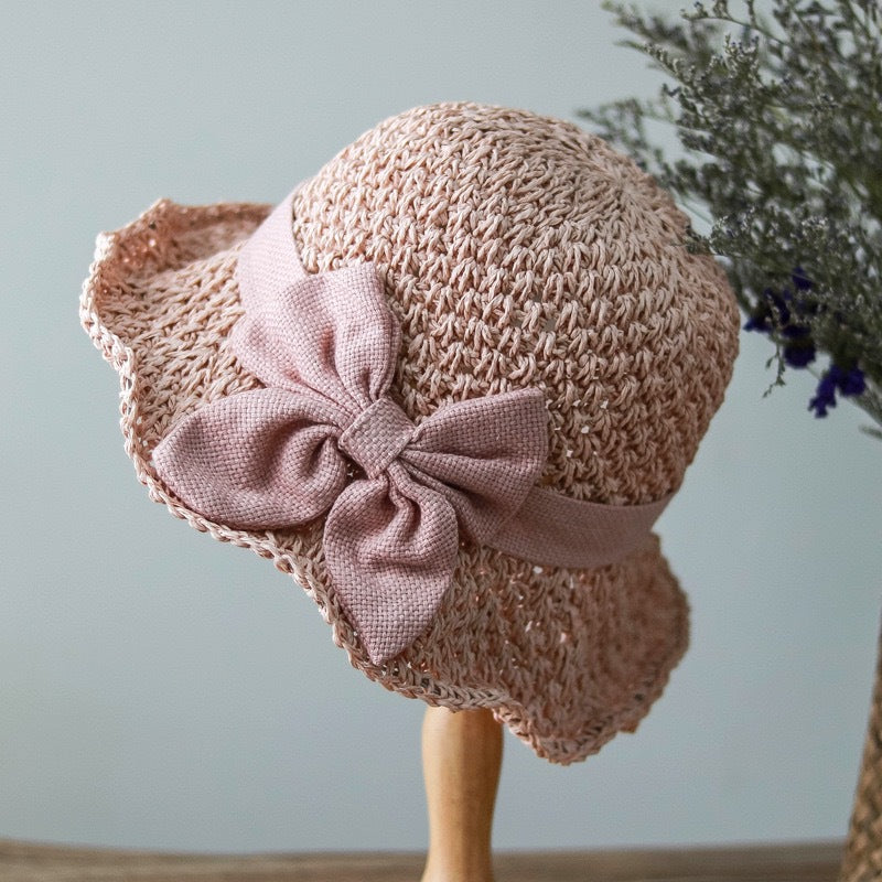 Straw Hat with Retro Bow – Foldable & Breathable for Summer!